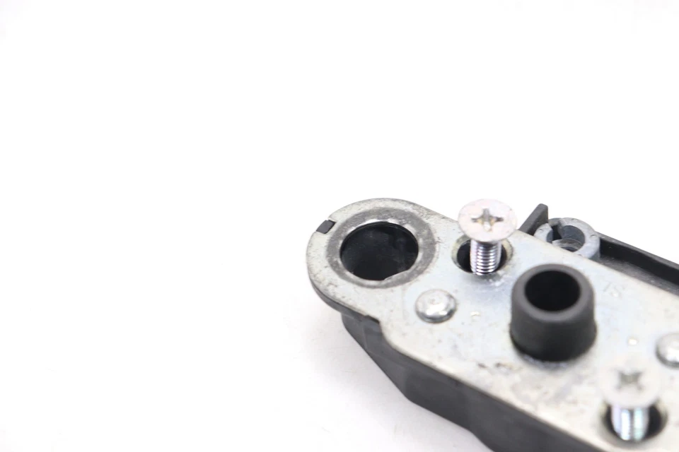 09-16 SUZUKI GSXR 1000 OEM REAR PASSENGER SEAT LATCH LOCK ASSEMBLY - Image 2 of 4