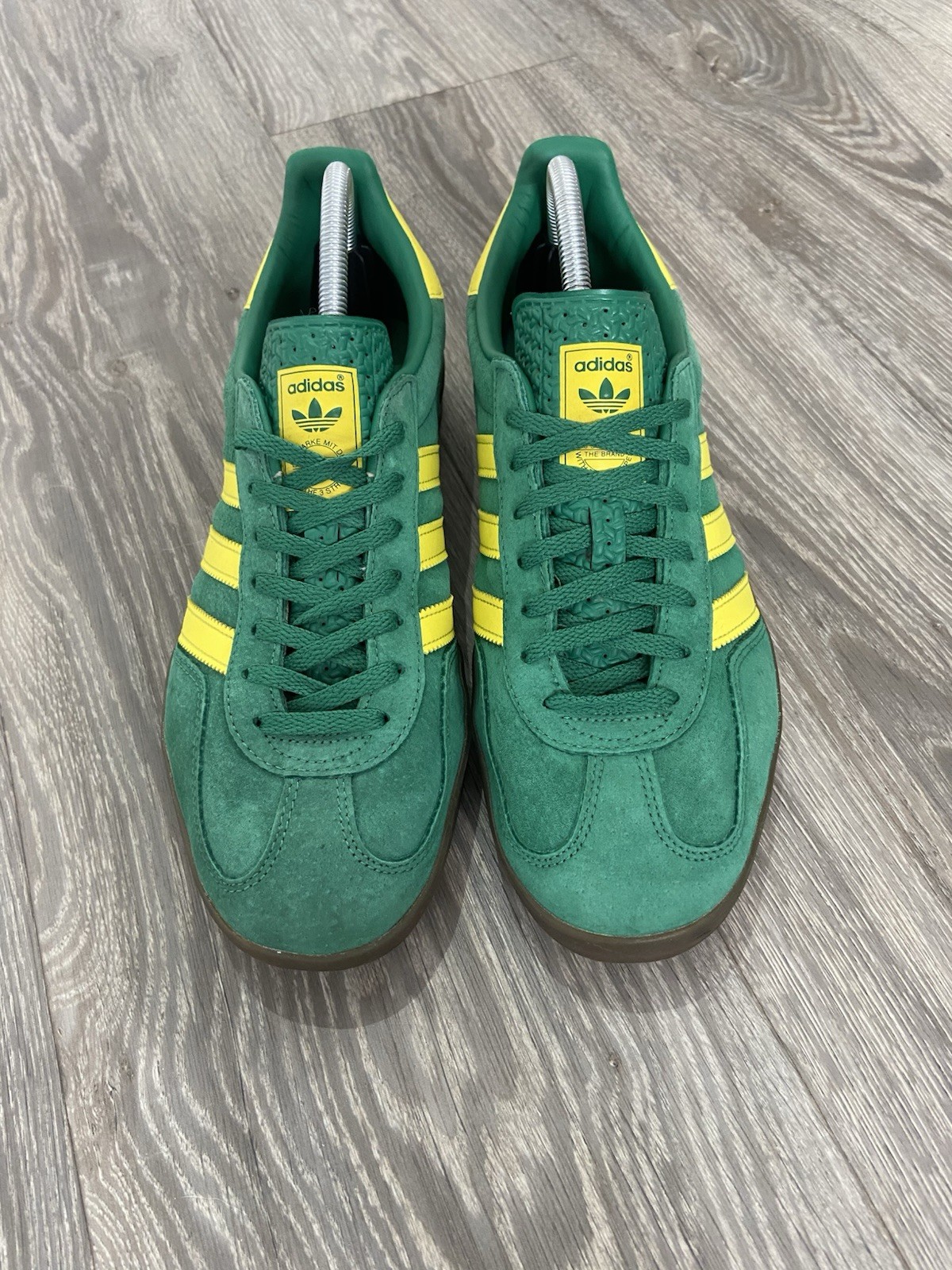 SAOLA Adidas Gazelle scarpe da ginnastica indoor verde giallo scamosciato suola gomma taglia UK 9 (EE5736)