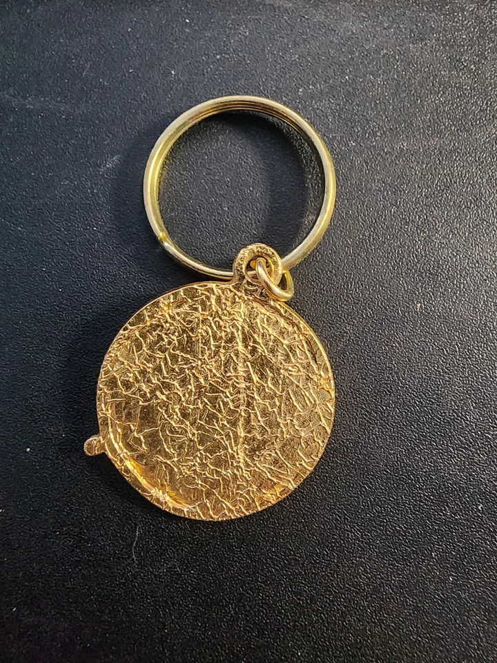Vintage 1980's Gold New York Mets Logo Keychain - Image 3 of 3