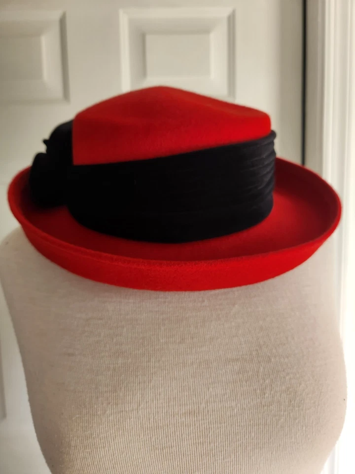 Sombrero Rojo Negro Mujer 100% Lana Floral Rosa Valor Vestido Iglesia Real Clásico  Foto 2 de 4