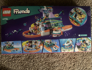 LEGO Friends Sea Rescue Boat 41734 Rescue 717 pcs Ages 7+ Boxed w/ Separator