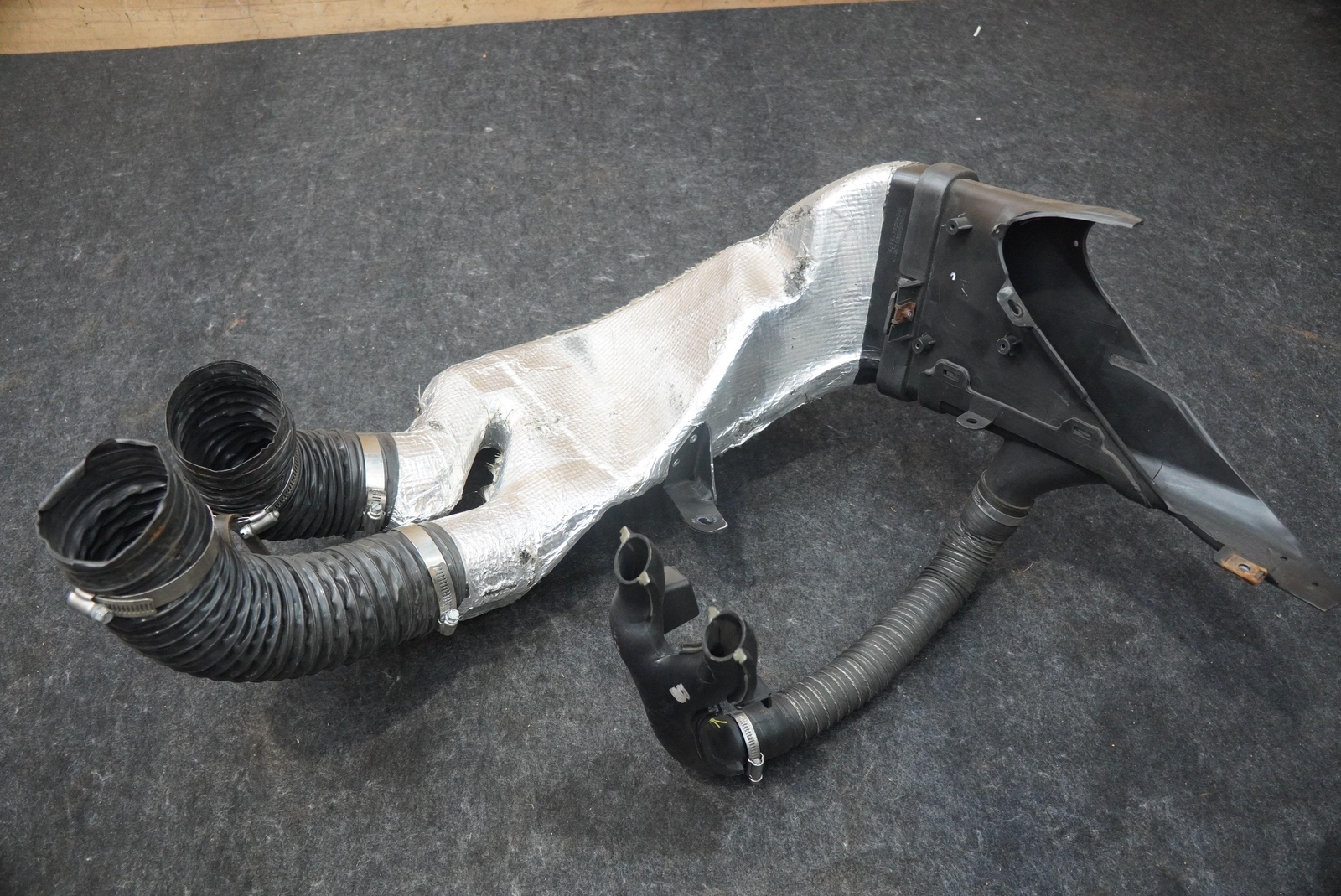 Rear Right Quarter Dual Air Duct Cooling 89200600 OEM Ferrari 488 Challenge 2018