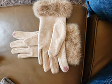 Marcus Adler Wmns Beige Knit Glvs Fau Fur Tri...