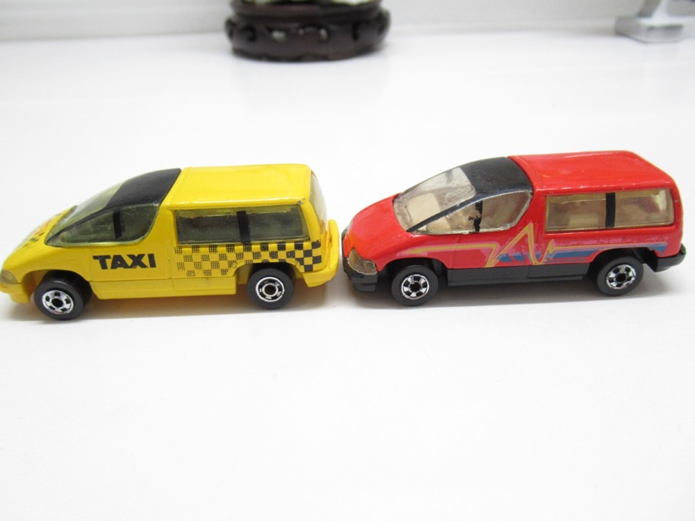 HOT WHEELS 1990 TAXI CHEVY LUMINA VAN LOT