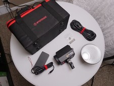 iFootage SL1 60DN Anglerfish Daylight COB LED + Bowens and Battery Grip