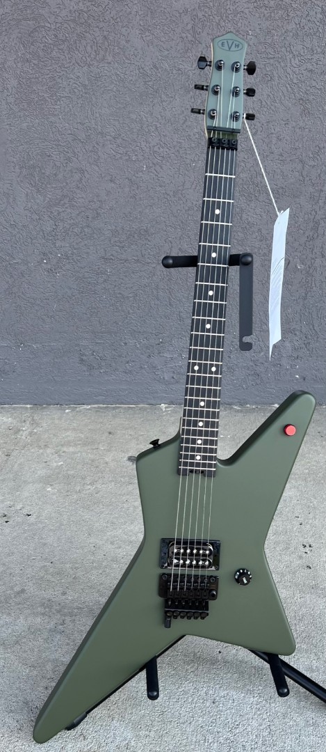 Электрогитара EVH Star выпущенная ограниченным тиражом Гриф из черного дерева Матовый армейский корпус с сумкой 173690₽