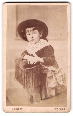 Photograph H. Mehlert, Itzehoe, Breitestrasse 14, small child with hat, on a 