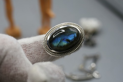Artisan Crafted SI Malagasy Labradorite Solitaire Ring in Sterling 17 cts Sz 8