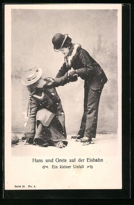 Postcard Hans and Grete on the ice rink, a small accident 