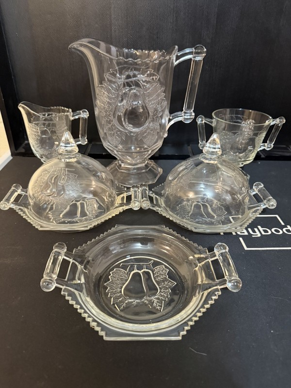 Baltimore Pear patterned Dish set by Jeannette Glass, made from 1950 - 1972