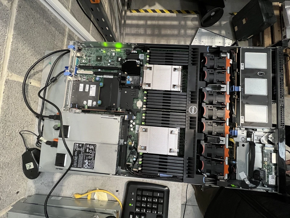 Dell PowerEdge R630 2 x E5-2640 V3 16 Cores 16GB RAM 8 x 2.5" SAS 1U Rack Server - Image 3 of 4