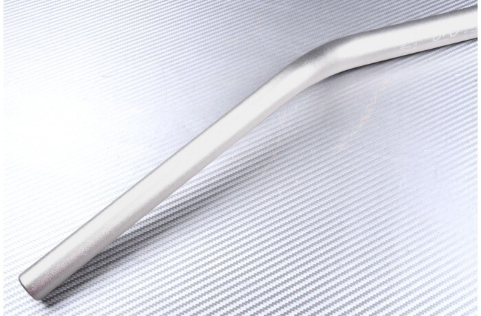Guidon plat titane 28 mm de haute précision pour pilotage rigide