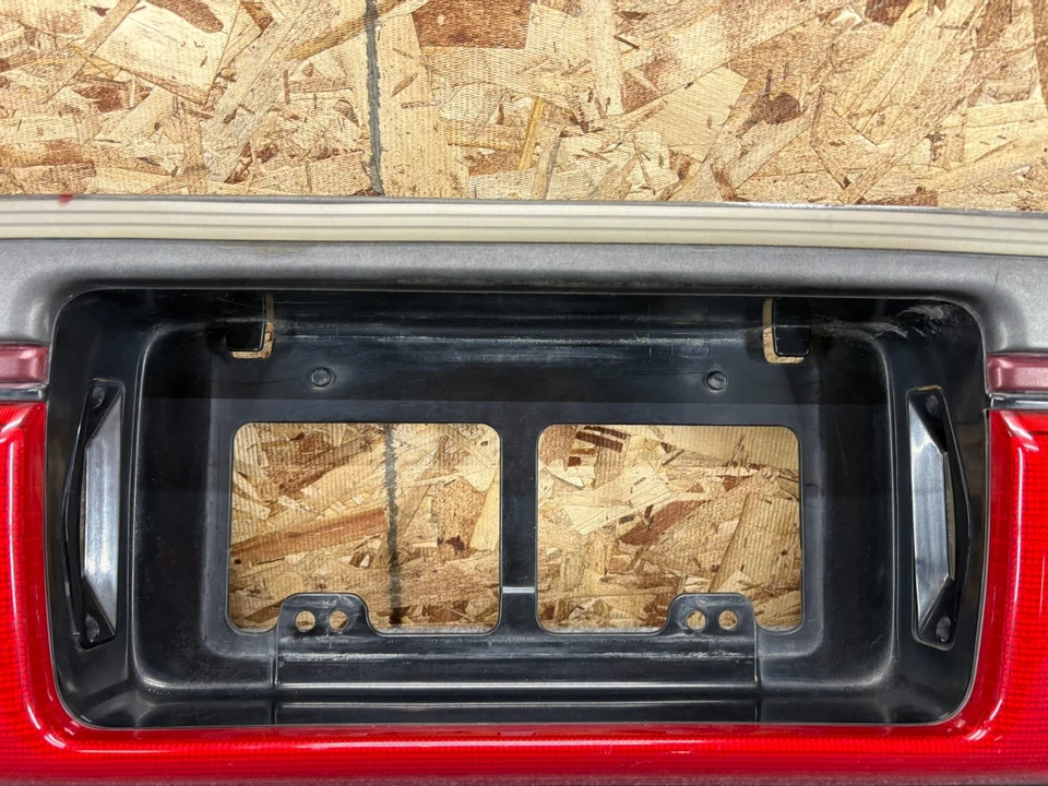 TOYOTA SUPRA 1986-1992 LUZ TRASERA GUARNICIÓN CENTRAL SOPORTE MATRÍCULA OEM Foto 4 de 4