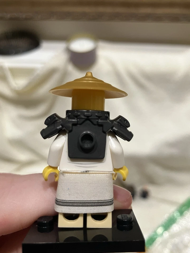 LEGO Minifigure Lot - Ninjago, Agent Lady, Fireman, Police - Image 4 of 4