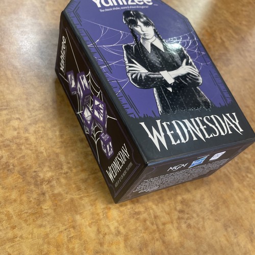 Yahtzee: Wednesday - Addams Family - Dice Game - Picture 2 of 9