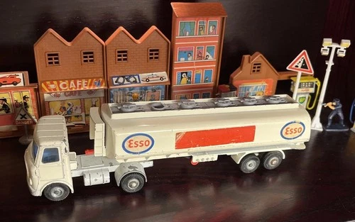 Vintage Dinky Toys #945 AEC Articulated Lorry Esso Fuel Tanker Die Cast Model