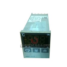 New In Box OMRON E5CS-Q1KJX Temperature Controller