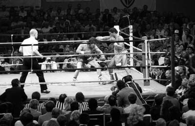 Hector Camacho Throws A Right Jab Against Ray Mancini Old Boxing Photo