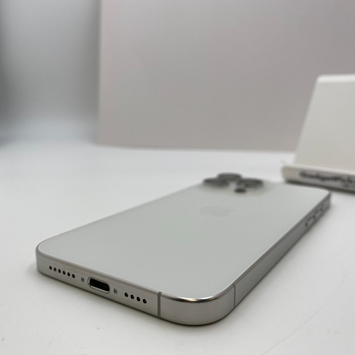 Apple iPhone 15 Pro Max - 512GB - White Titanium (Unlocked Apple iPhone 15 Pro Max - 512GB - White Titanium (Unlocked