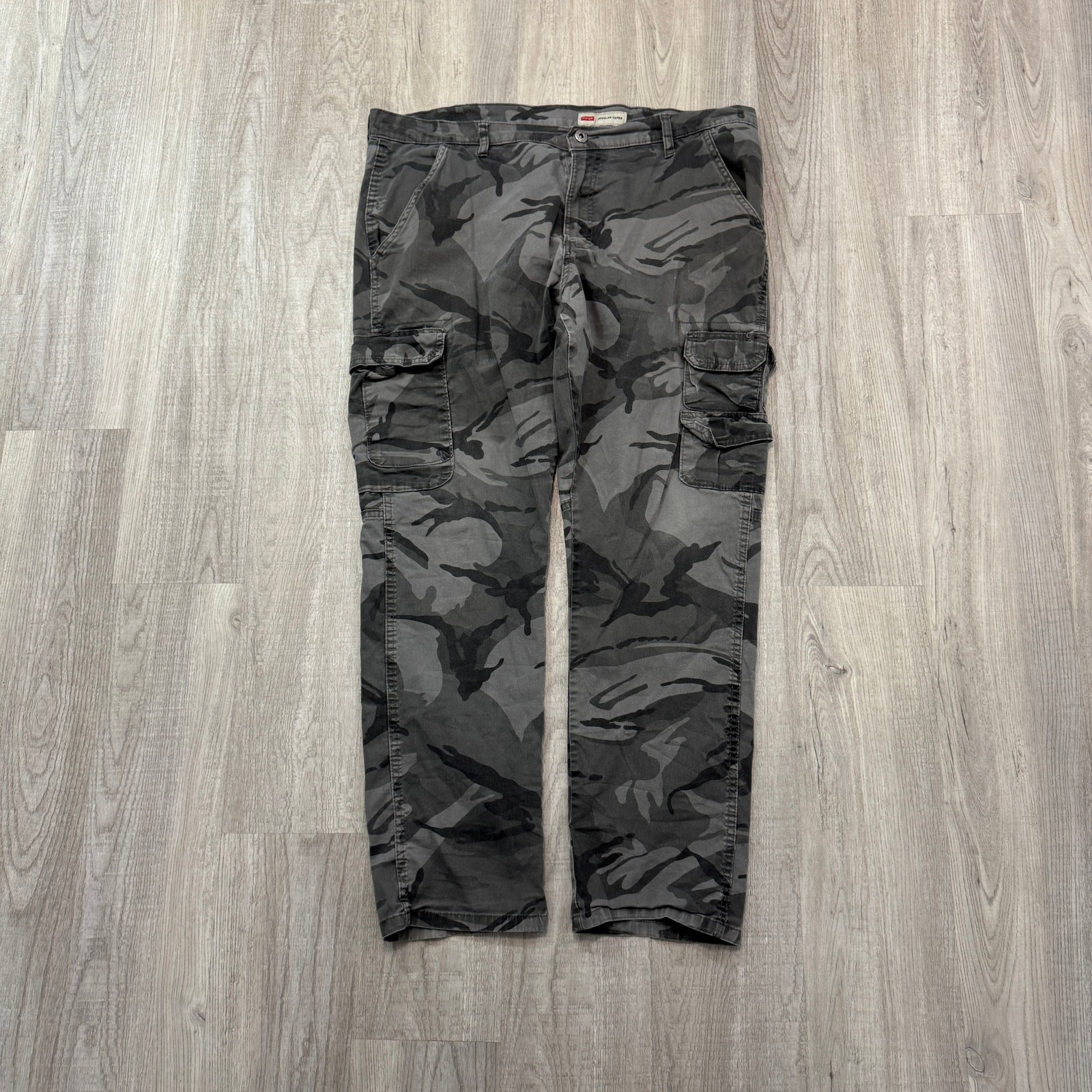 Wrangler Regular Taper Camo Cargo Pants Men's 40 x 29 Measured Camouflage y2k