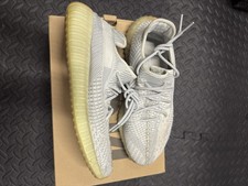 yeshaya non reflective on feet