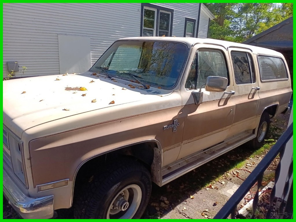 1986 Chevrolet Suburban for sale in Hubbell Michigan