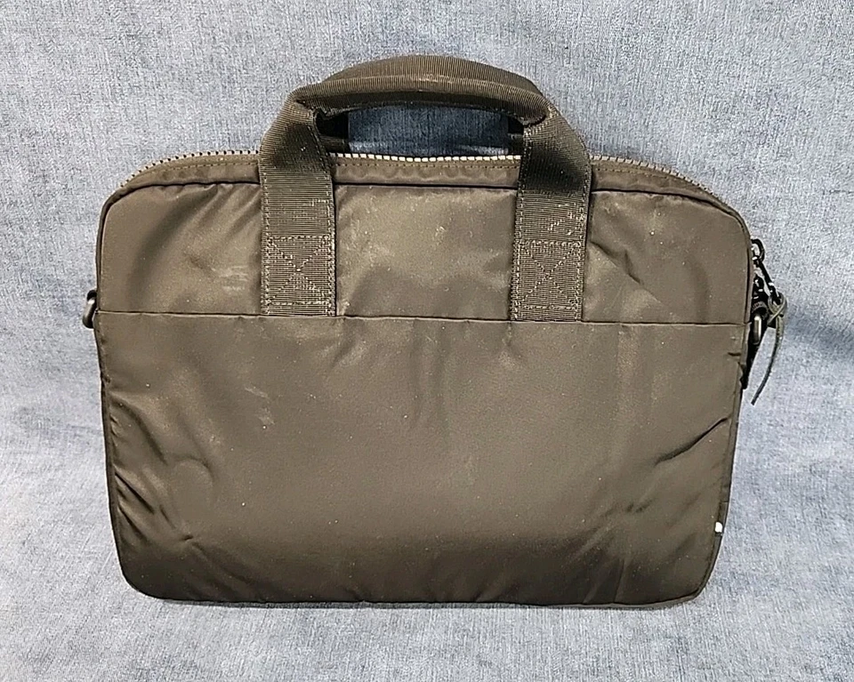 Bolso para portátil Incase Brújula Brief 13" con correa de hombro negra de nailon de vuelo u-11H Foto 2 de 4