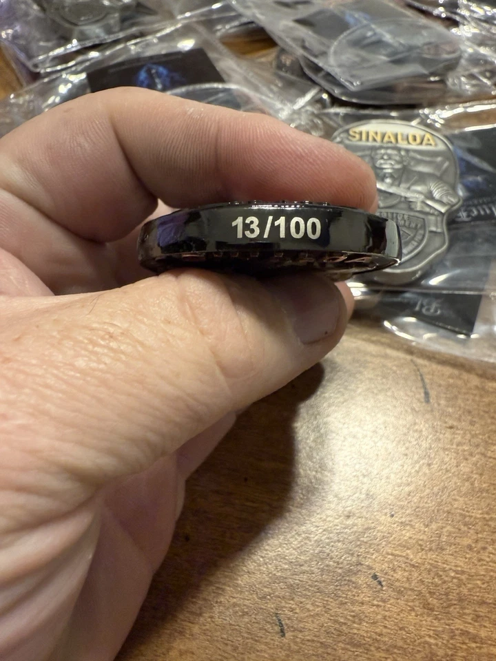 "Moneda Desafío Cartel de Sinaloa moneda de 3"" brilla en la oscuridad".  Foto 4 de 4