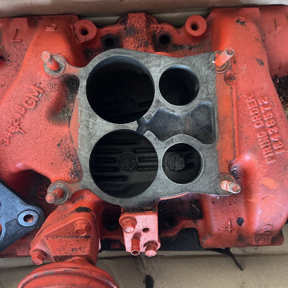 Chevrolet Corvette 1975-1978 colector de admisión de 4 barriles hierro fundido 346249 Foto 2 de 4