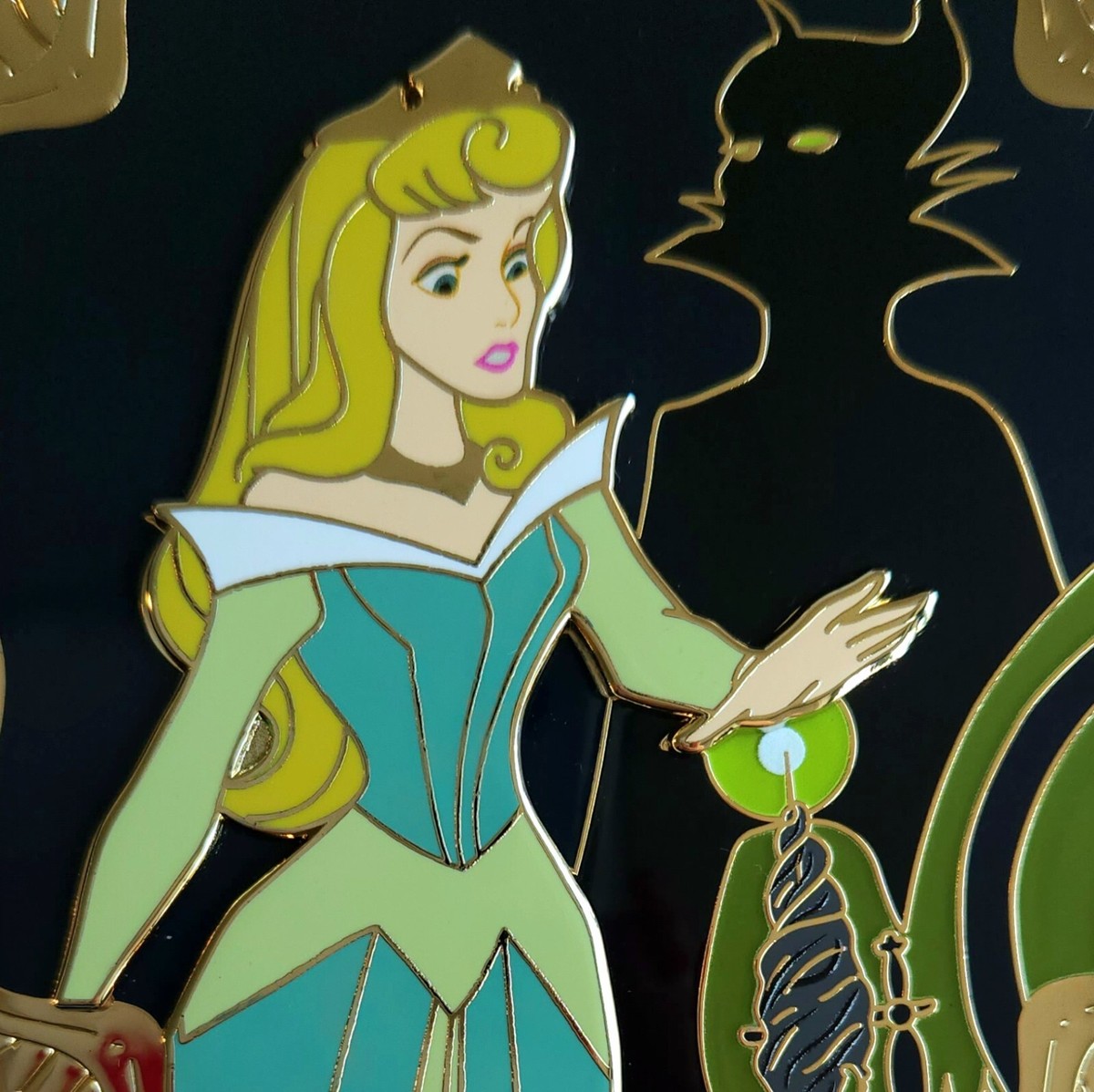 DEC マレフィセントとオーロラ リミテッドエディションピン Sleeping Beauty - Maleficent and Aurora | PIN 87963