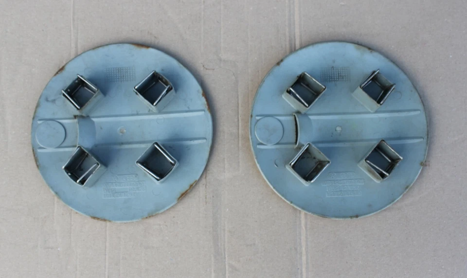 Tapacubos de rueda VW VOLKSWAGEN GOLF MK1 I MK2 II JETTA CORRADO SCIROCCO 2 PIEZAS OEM Foto 4 de 4