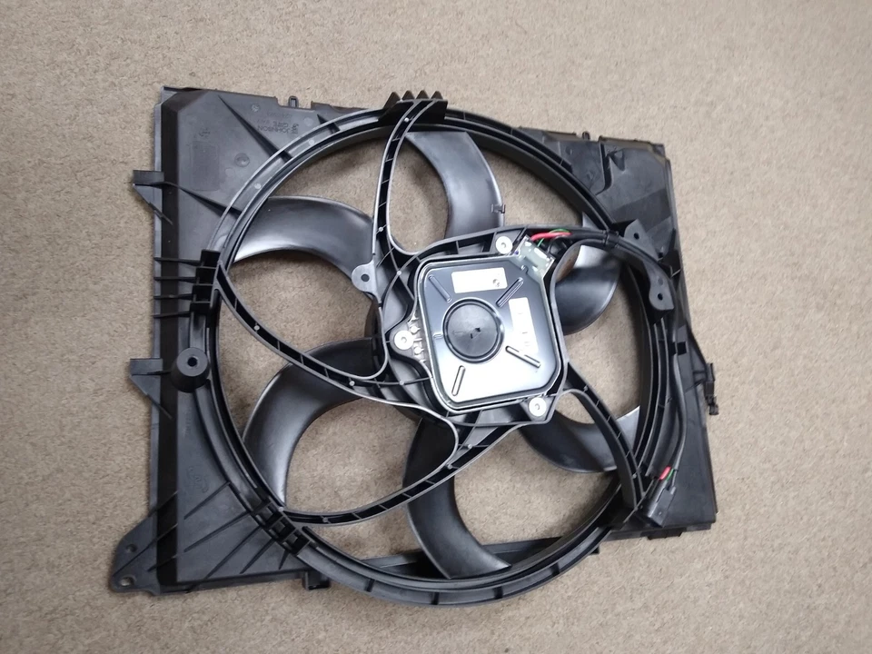 Conjunto de ventilador de refrigeración del motor BMW - BMW 17117590699 MONTAJE INFERIOR original Foto 2 de 4