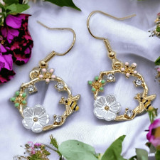 Bumble Bee Motif Flower Wreath Gold Dangle Drop Earrings Jewelry Honey Bumblebee