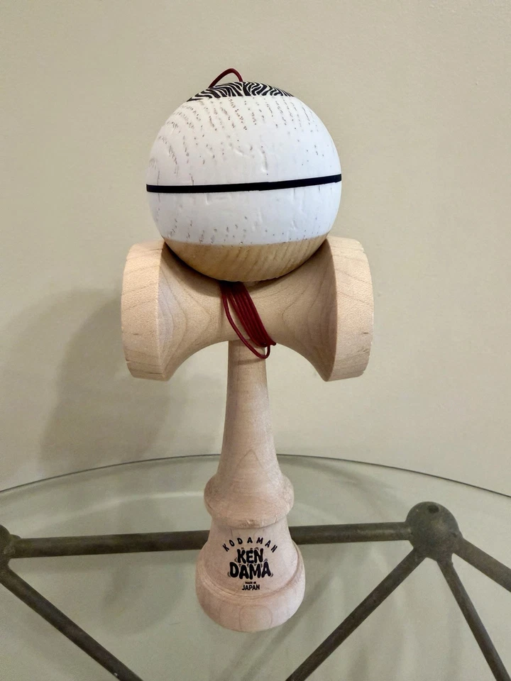 Kodaman Kendama usado hecho en Japón por Zoomadanke 7,5/10 con bolsa de tela Foto 2 de 4