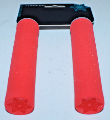 SUPACAZ Supalite 9g Lightweight Slip-on Bike Handlebar Grips Red