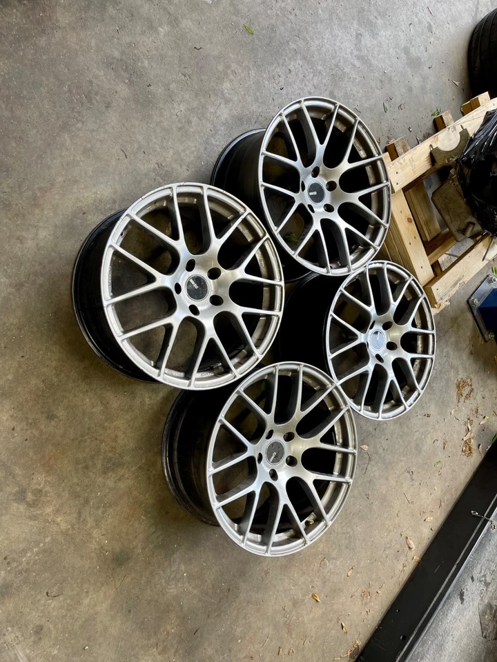 Juego de distancia entre ejes escalonada BMW M3-M4 plateada [Enkei] de 19 pulgadas Foto 2 de 4