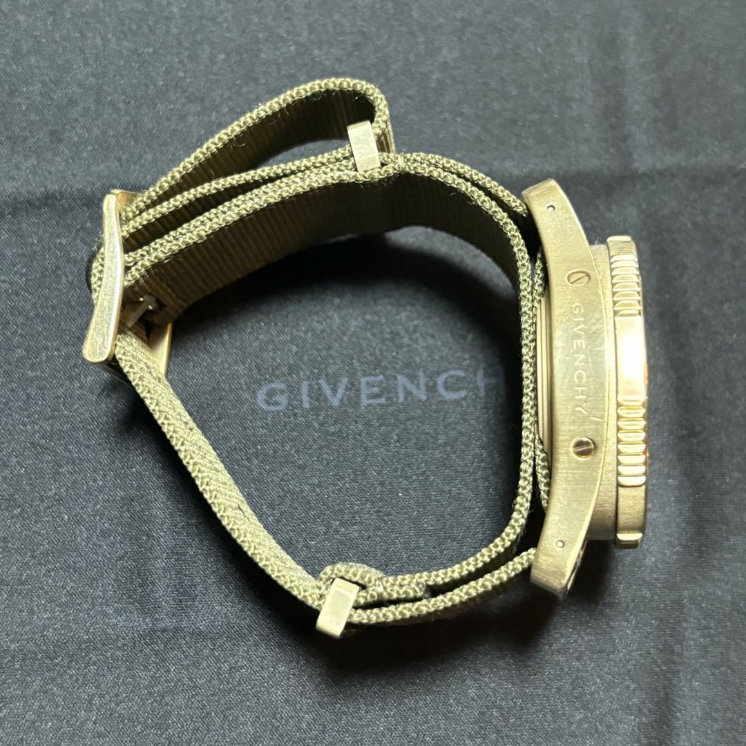 Givenchy Gy100181S02 Analog Quartz Men Seventeen Watch Gold