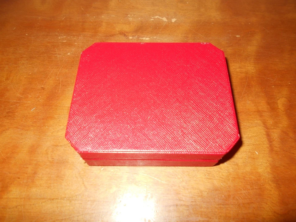 卡地亚红色手链手表盒 — 第 2/4 张图片