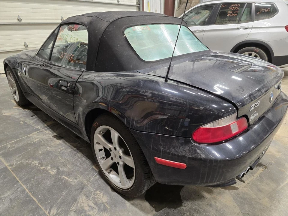 99 - 00 BMW Z3 Master Brake Cylinder E837573 - Image 2 of 4