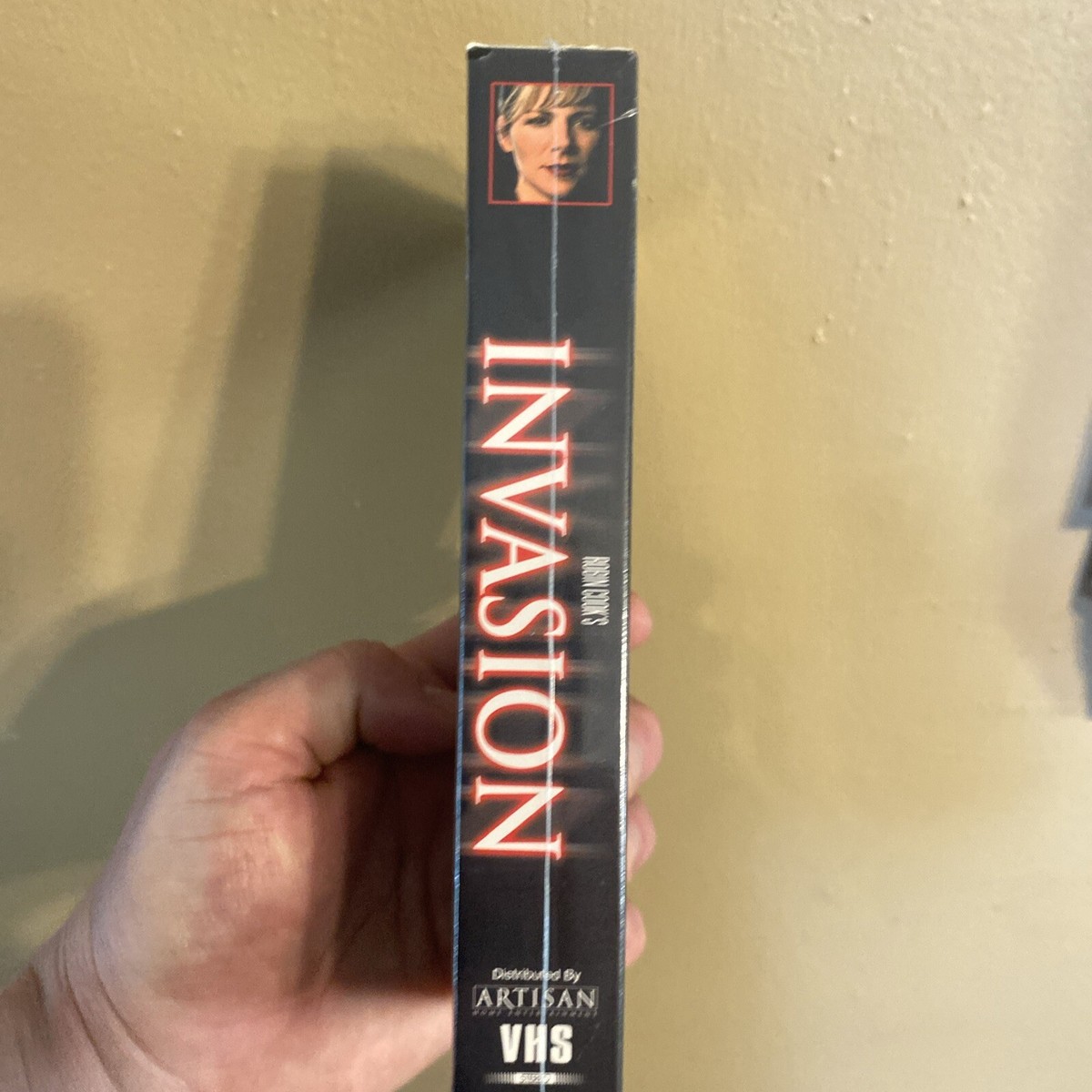 Robin Cook's Invasion VHS 1997 Luke Perry Kim Cattrall Ex