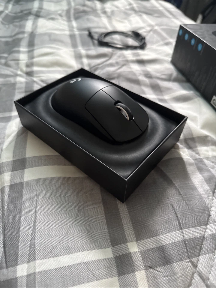 罗技 G Pro 无线 Superlight 2(轻微使用)带原装盒和电缆 — 第 3/4 张图片