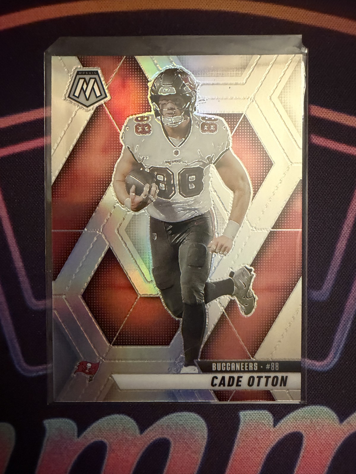 2025 Panini Mosaic - Cade Otton #211 Silver Prizm Buccaneers