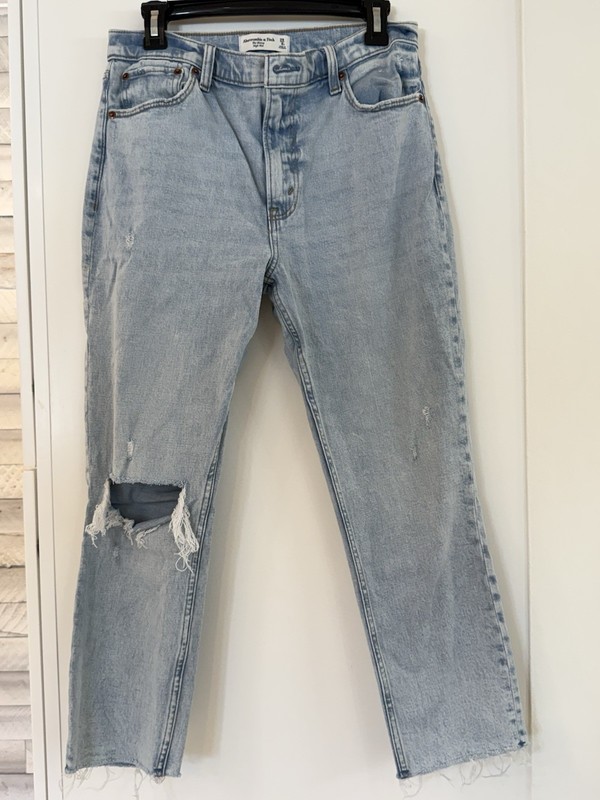 Abercrombie & Fitch Women's High Rise Skinny Light Wash Distressed Jeans 29