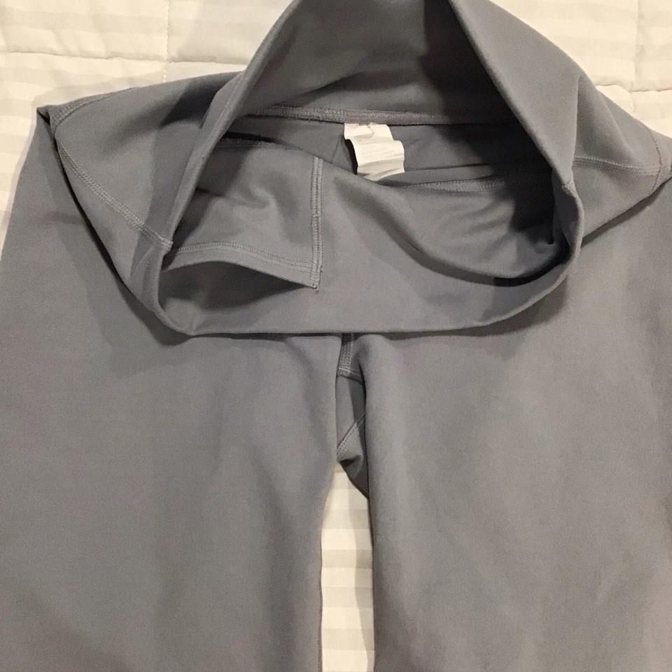 Pantalones Cortos Fabletics Para Mujer Cintura Alta Power Hold 9 Pulgadas Talla S Gris Foto 3 de 4