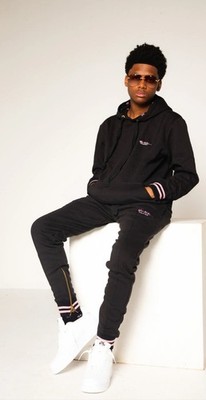 MMC, SIGNATURE NOIR JOGGER . COLOR: NOIR  AND PINK ACCENT. SIZES:(XS-7XL