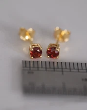 Natural/Earth-Mined Garnet Earrings 4mm 18k
