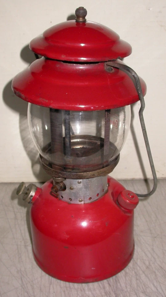 Linterna Coleman Vintage 8/70 Modelo 200A Roja Buena Completa Sin Probar Foto 3 de 4