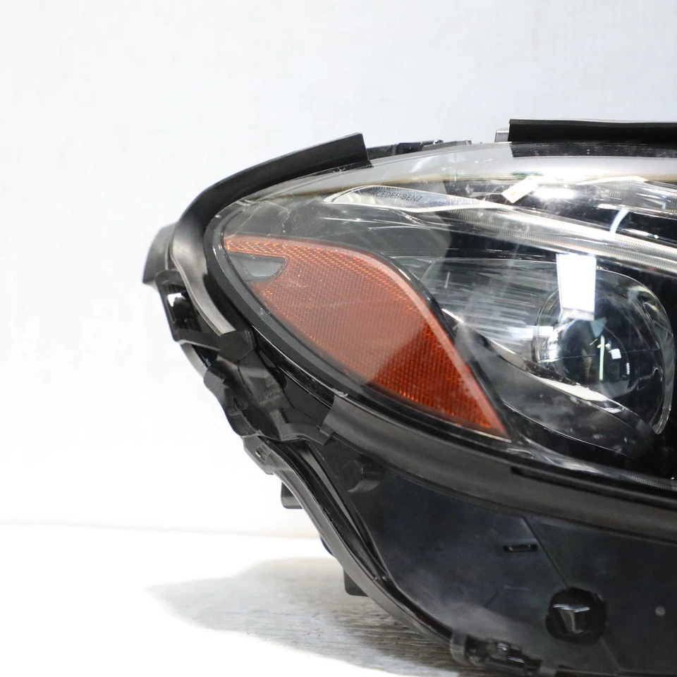 Conjunto de faros LED derecho no adaptables Mercedes-Benz Clase E 2018-2020 OEM Foto 3 de 4