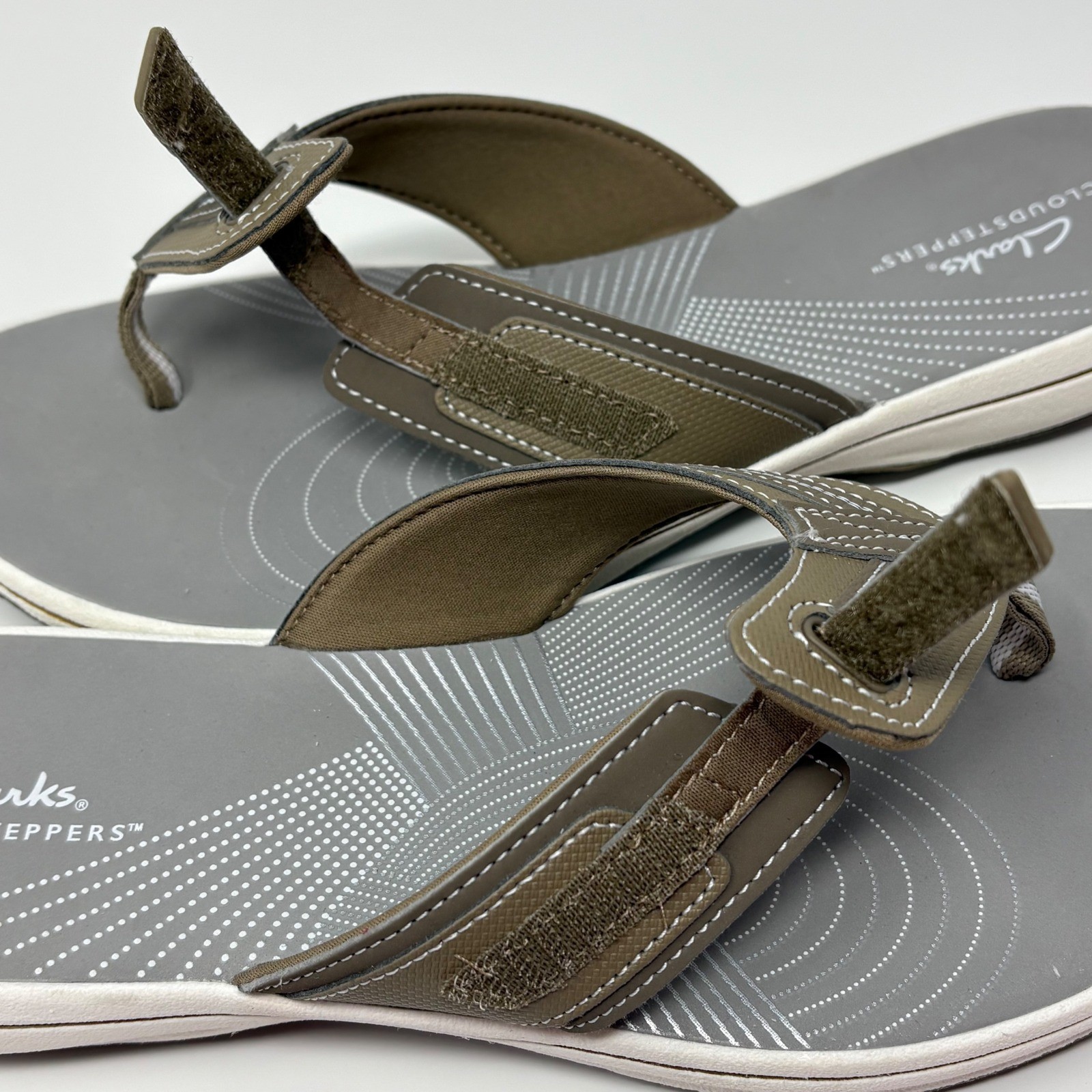 EUC Clarks Cloudsteppers Breeze Adjustable Thong … - image 8