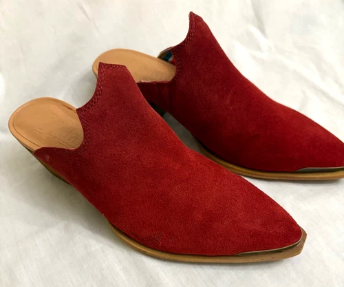 Dingo Knockout Suede  Mules Womens Size 6.5  Red Leather Uppers NEW